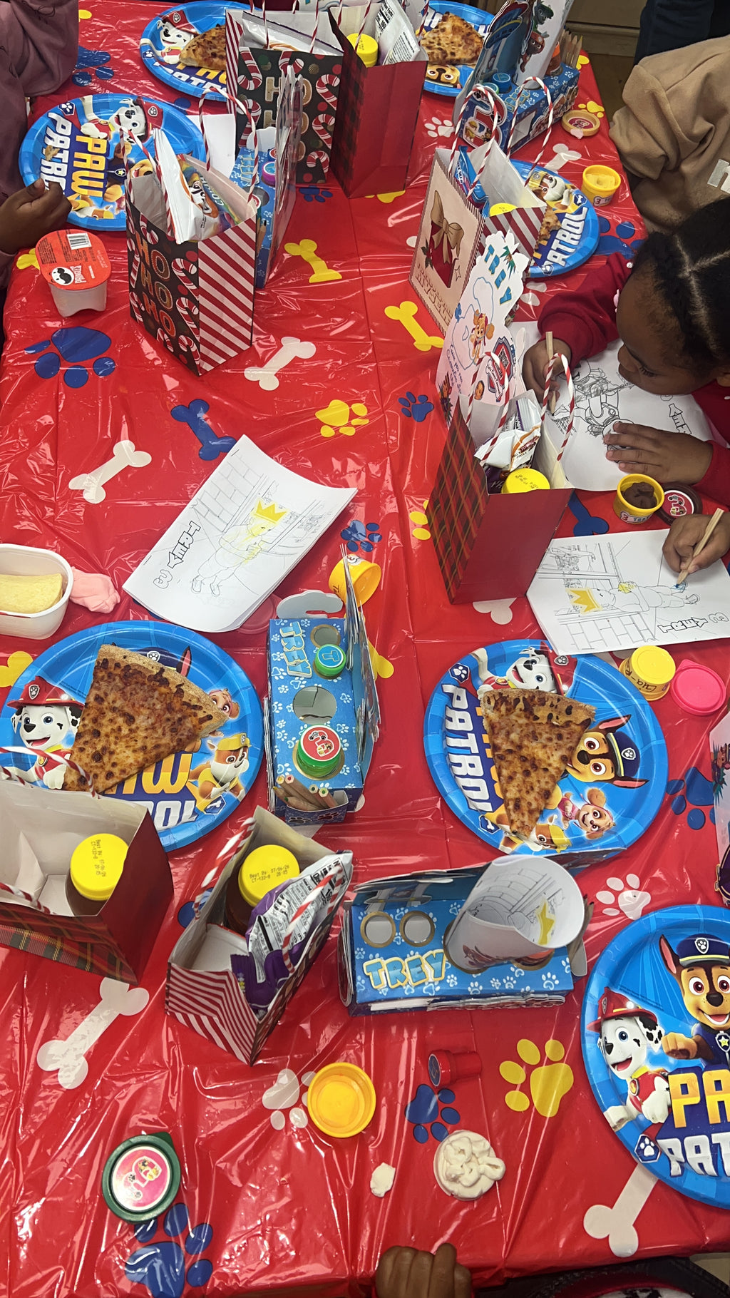 Activity Coloring Box Play-Doh, Crayons Bubbles Activity Box (1oz), Bubbles, Crayons