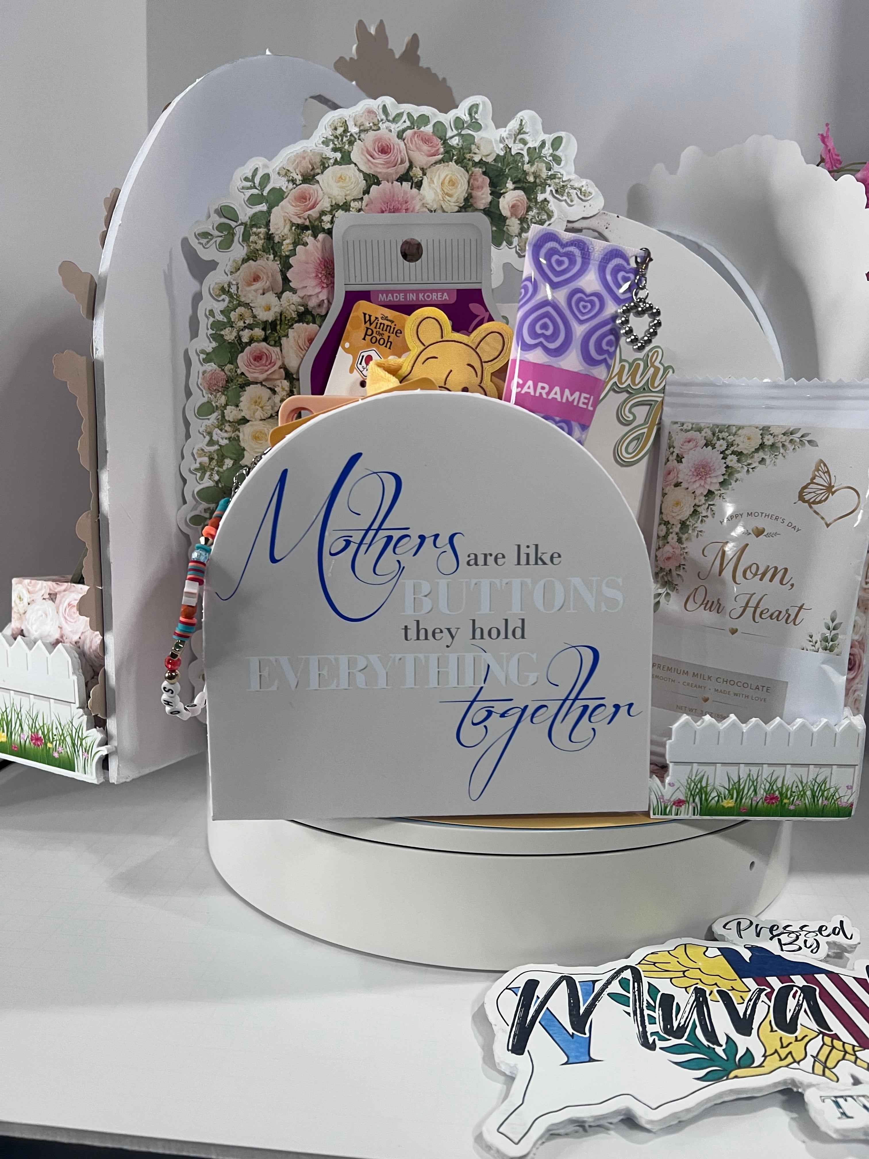 Custom Mother’s Day Showcase Gift Box | Personalized Floral Memory Box for Mom, Mother-in-Law, Grandma & Bonus Mom