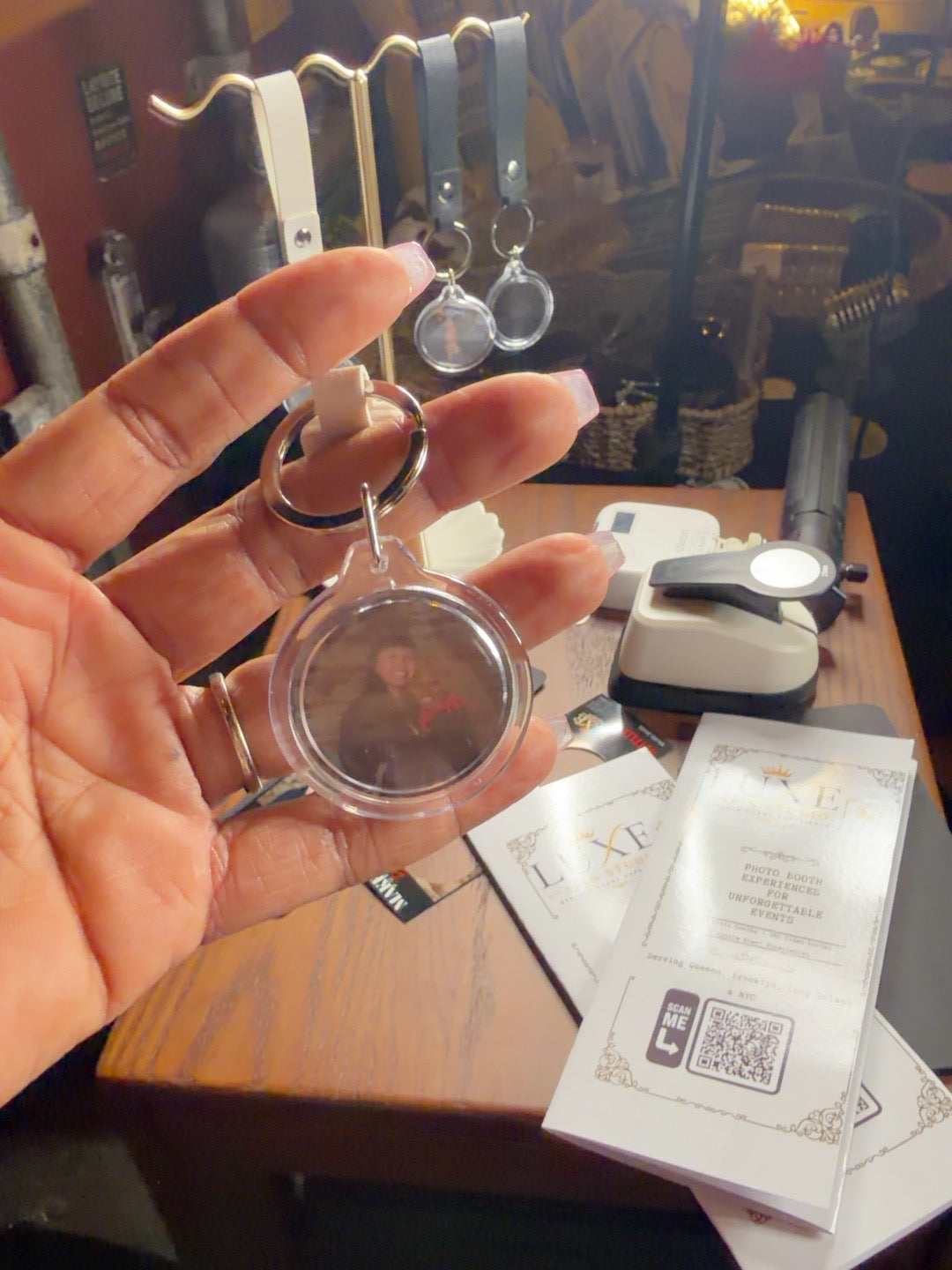 Round on-site photo keychain